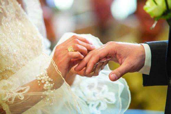 Một đám cưới hoành tráng với người lạ có thể thể hiện khao khát của bạn về sự hoàn hảo và thành công