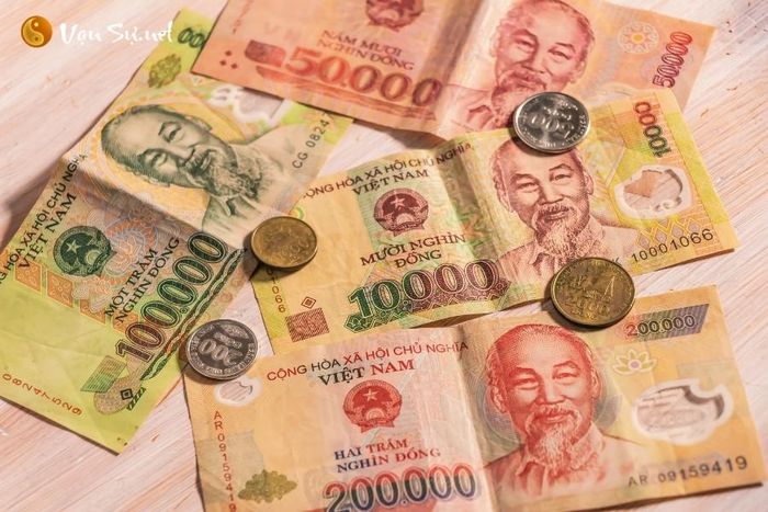 Nhặt được tiền đánh con gì?